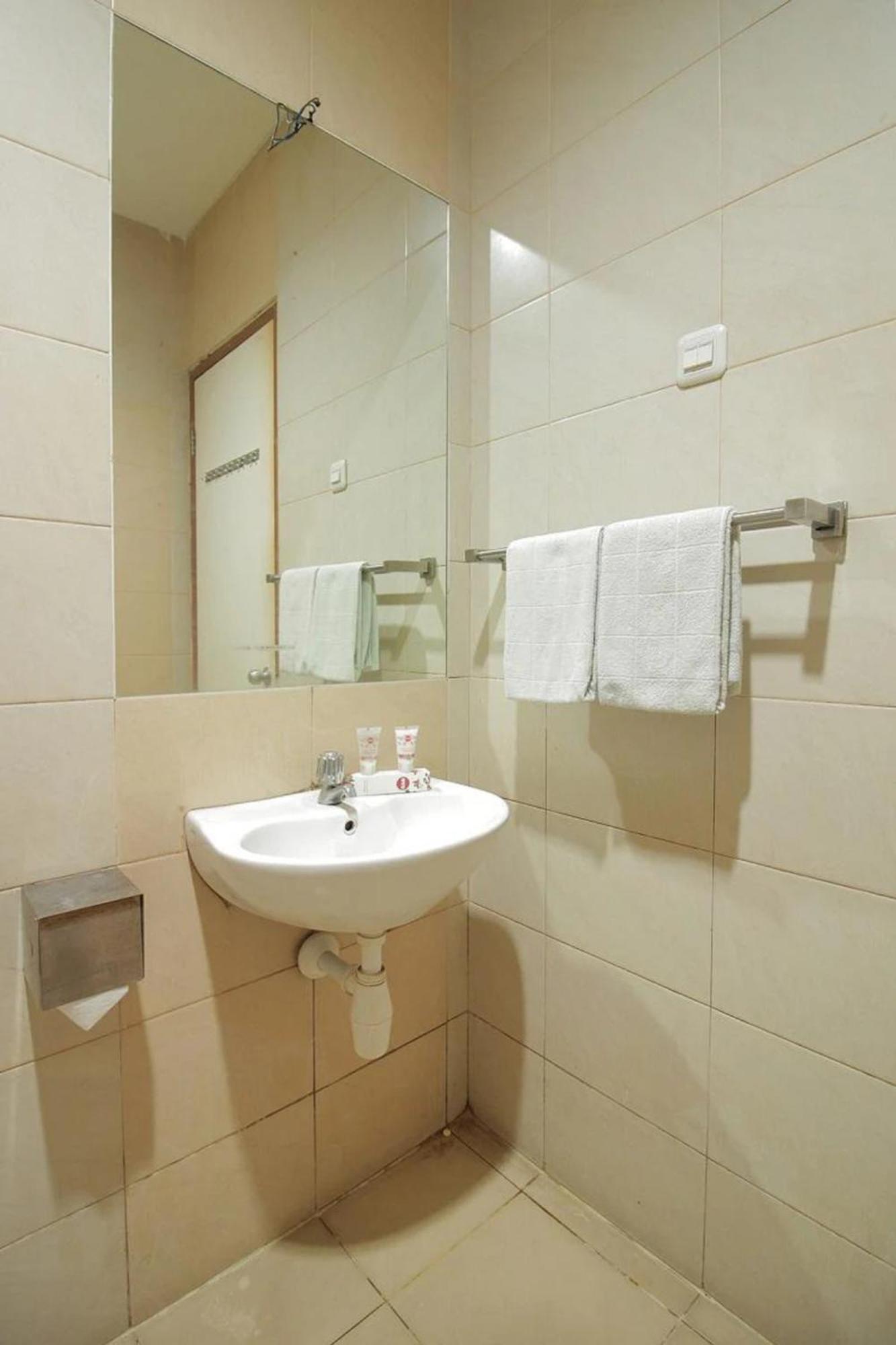 Capital O Galaxy Inn Bandung Extérieur photo